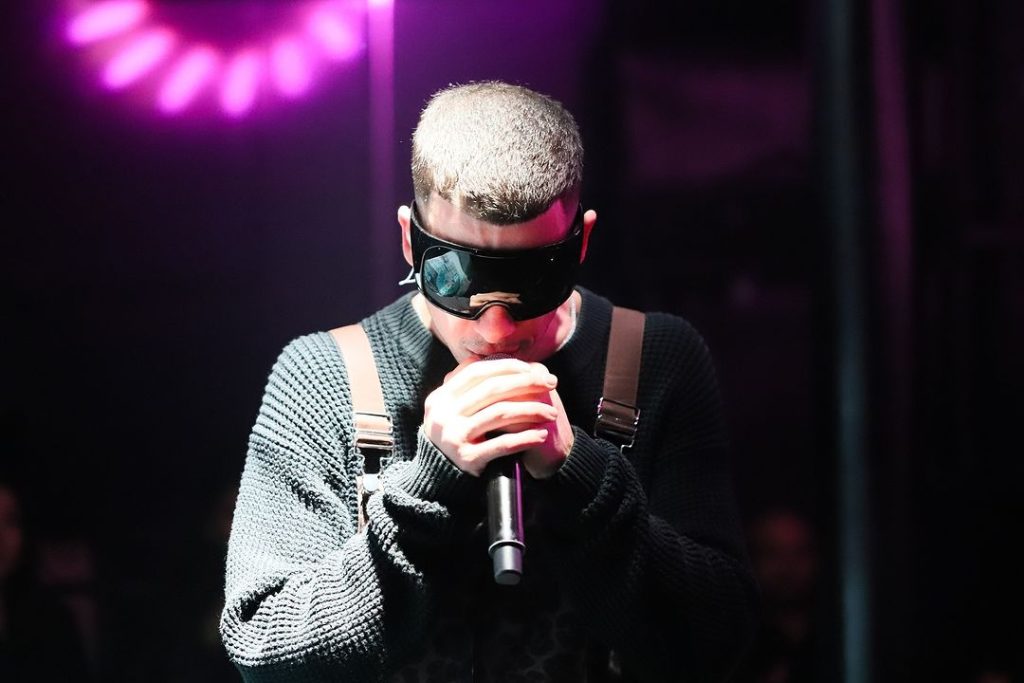 کوروش رپر پاپ رپفارسی خواننده دانلود آخرین آهنگ آره ونتونز سمی لو هلیا گلبین راد کوروش نجفی آمریکا اجرای زنده